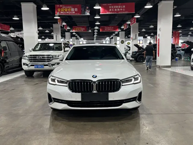 BMW 5 Series — Фото автомобиля 2