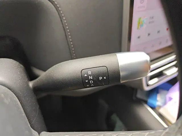 Li Auto L8 — Фото автомобиля 10