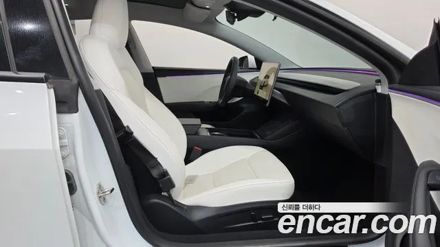 Tesla Model 3 — Фото автомобиля 11