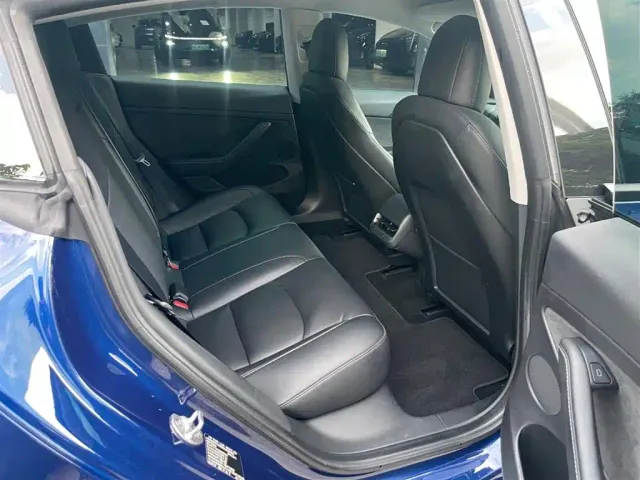 Tesla Model 3 — Фото автомобиля 12