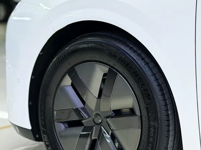 Li Auto MEGA — Фото автомобиля 17