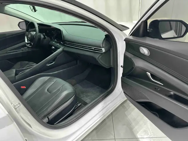 Hyundai Elantra — Фото автомобиля 16