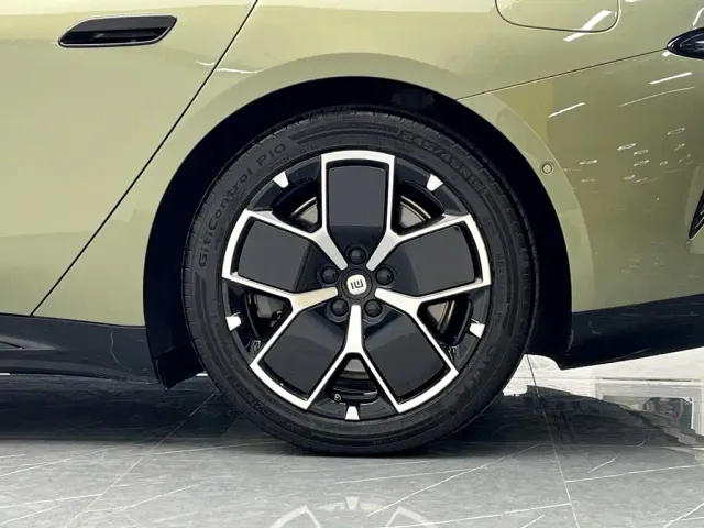 Xiaomi SU7 — Фото автомобиля 28