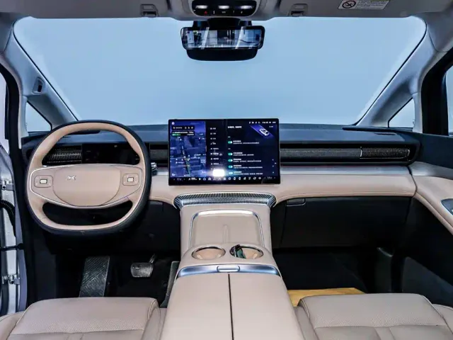 Xpeng X9 — Фото автомобиля 27