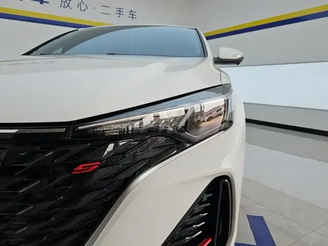 Changan Eado — Фото автомобиля 5