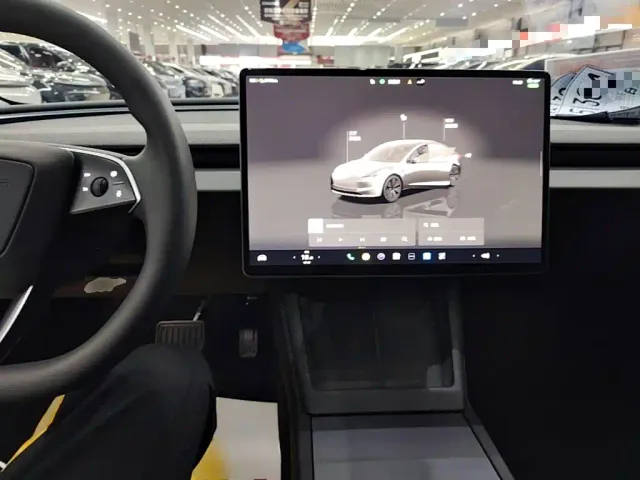 Tesla Model 3 — Фото автомобиля 9