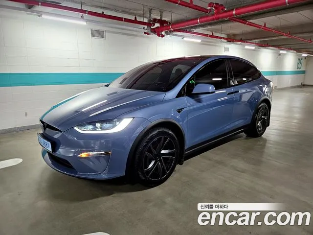 Tesla Model X — Фото автомобиля 11