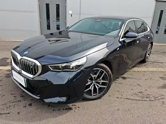 Фотография автомобиля — BMW i5