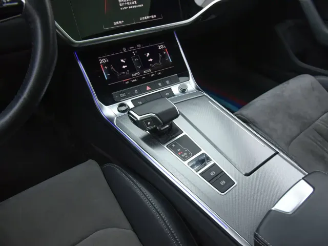 Audi A6L — Фото автомобиля 9