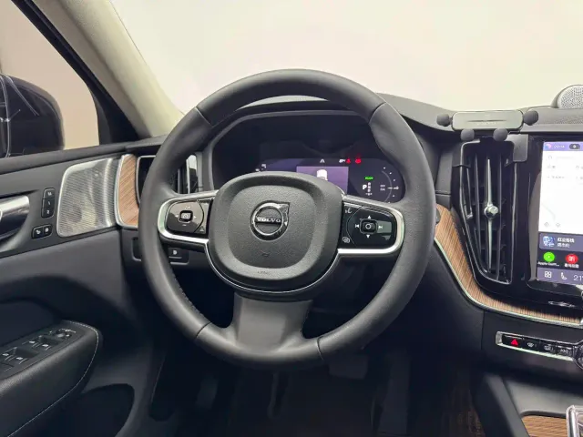 Volvo XC60 — Фото автомобиля 13