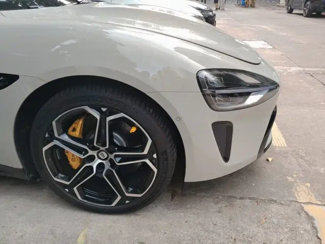 Xiaomi SU7 — Фото автомобиля 8