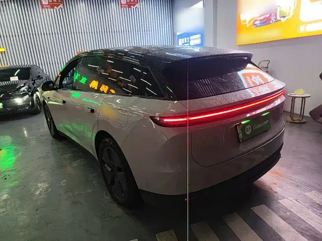 Li Auto Li Auto i6 2025 2WD Base Model — Фото автомобиля 4
