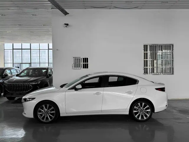 Mazda Axela — Фото автомобиля 2