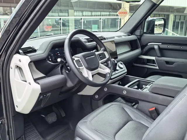 Land Rover Defender — Фото автомобиля 11