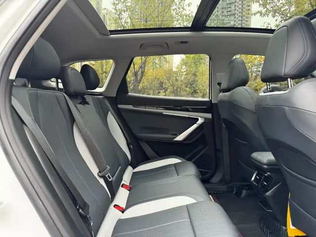 Geely Boyue L — Фото автомобиля 13