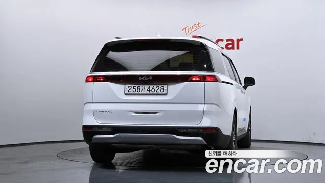 Kia Canival — Фото автомобиля 4
