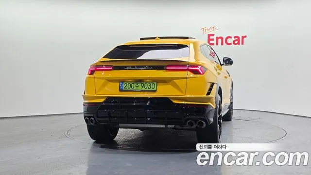 Lamborghini Urus — Фото автомобиля 4