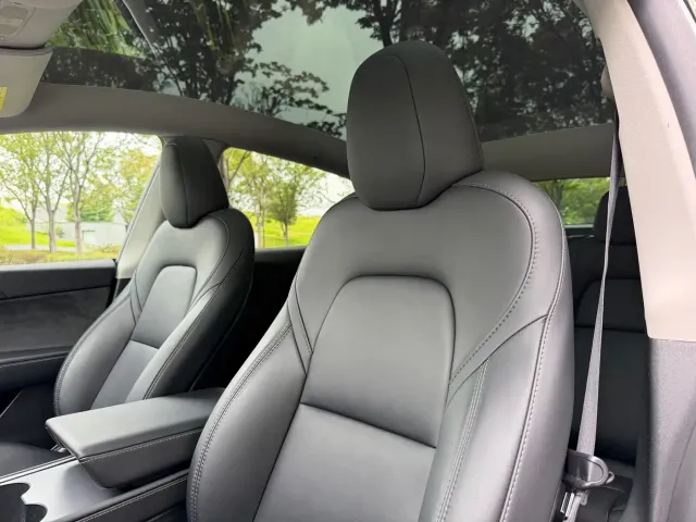 Tesla Model Y — Фото автомобиля 12