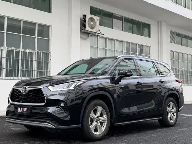 Фотография автомобиля — Toyota Highlander