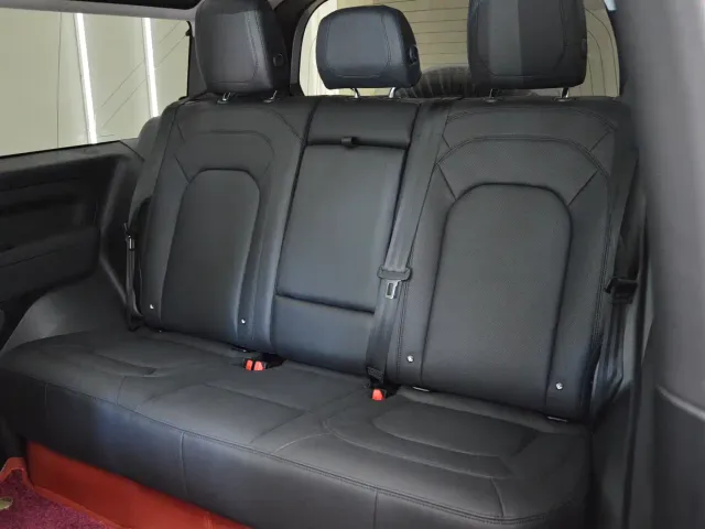 Land Rover Defender — Фото автомобиля 7