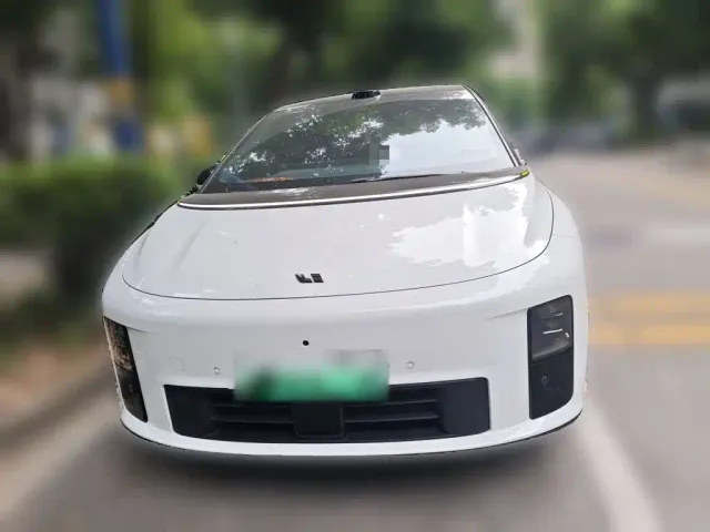 Li Auto i6 — Фото автомобиля 2