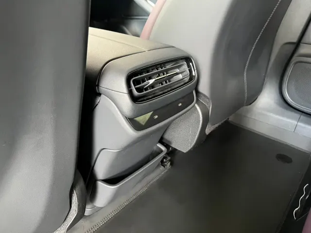 Xiaomi SU7 — Фото автомобиля 15