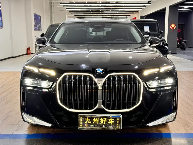 BMW 7 Series — Фото автомобиля 2