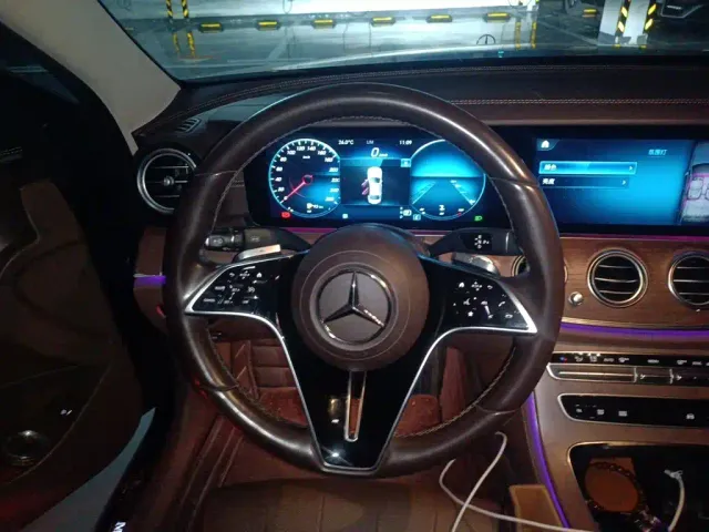 Mercedes-Benz E-Class — Фото автомобиля 11
