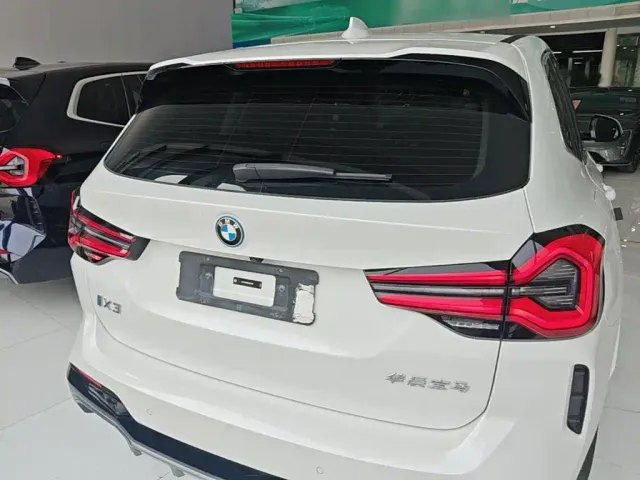 BMW iX3 — Фото автомобиля 5