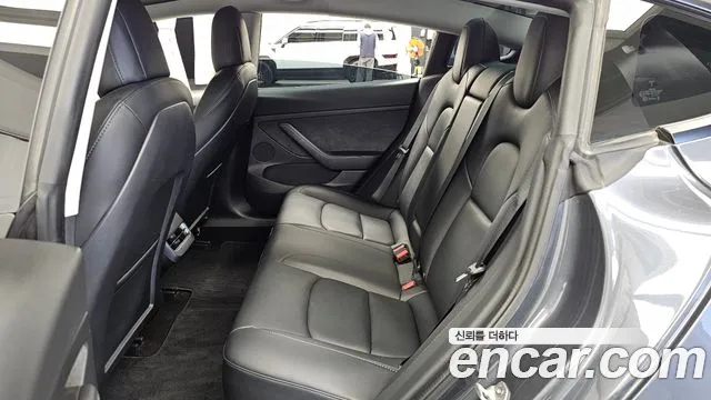 Tesla Model 3 — Фото автомобиля 16