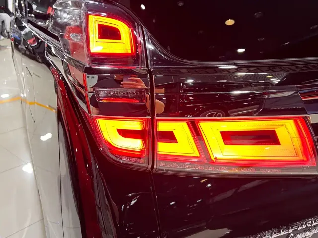 Toyota Vellfire — Фото автомобиля 16