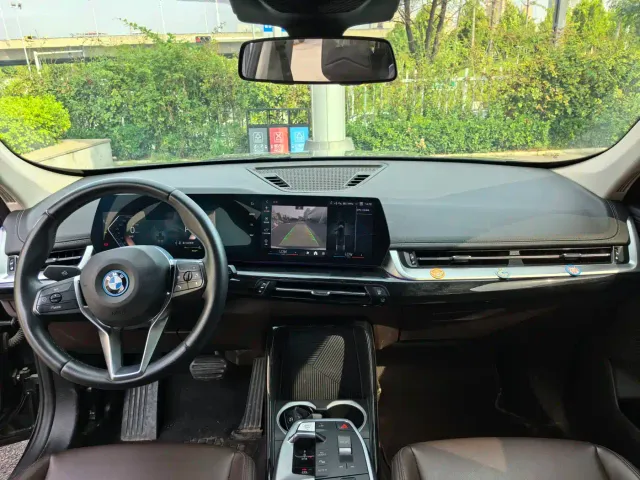 BMW iX1 — Фото автомобиля 17