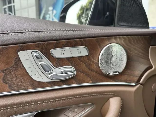 Mercedes-Benz E-Class — Фото автомобиля 8