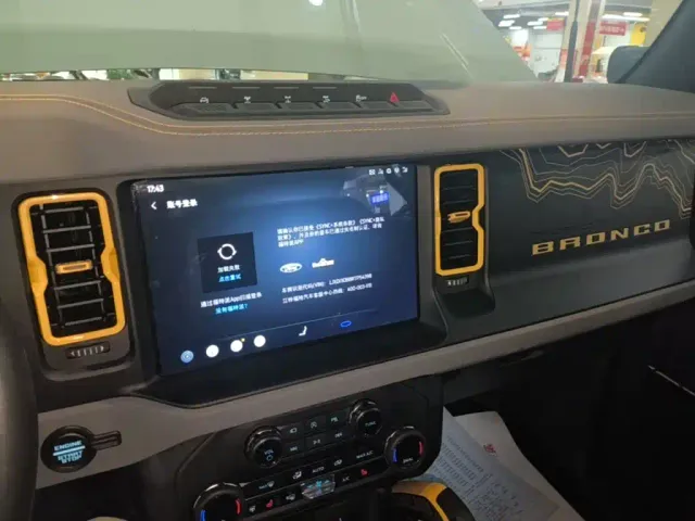 Ford Bronco — Фото автомобиля 12