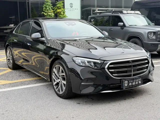 Mercedes-Benz E-Class — Фото автомобиля 3