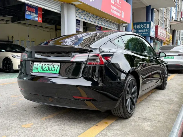 Tesla Model 3 — Фото автомобиля 6