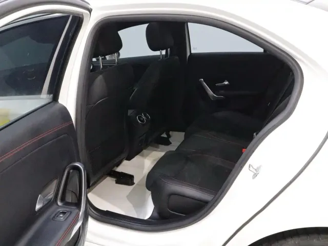 Mercedes-Benz A-Class — Фото автомобиля 12