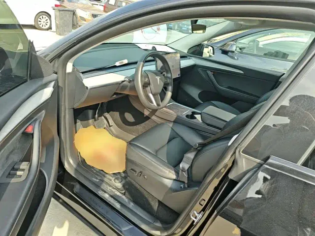 Tesla Model Y — Фото автомобиля 14