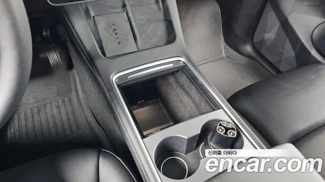 Tesla Model Y — Фото автомобиля 25