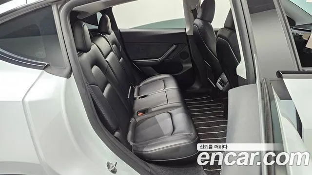 Tesla Model Y — Фото автомобиля 11
