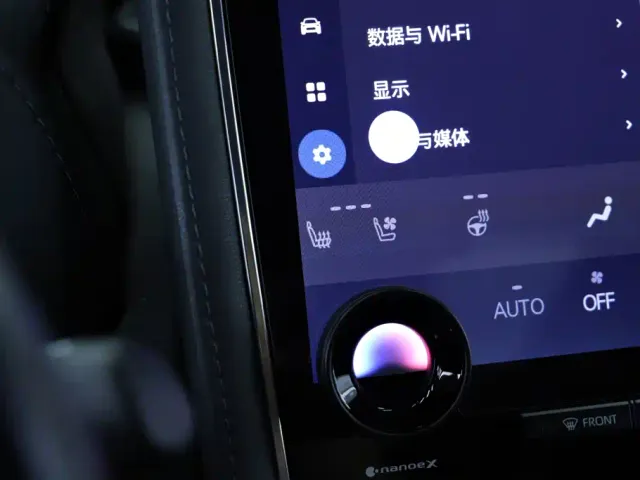 Toyota Alphard — Фото автомобиля 16