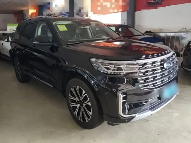 Ford Explorer — Фото автомобиля 3