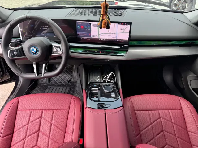 BMW i5 — Фото автомобиля 5