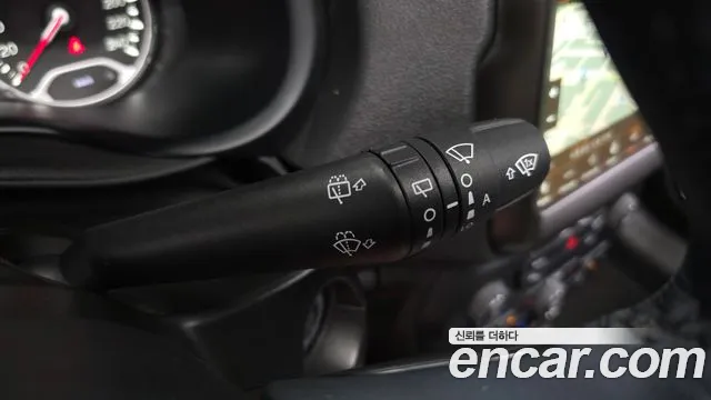 Jeep Renegade — Фото автомобиля 25