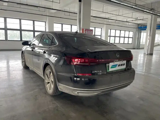 Volkswagen Passat — Фото автомобиля 4