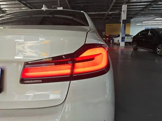 BMW 5 Series — Фото автомобиля 7