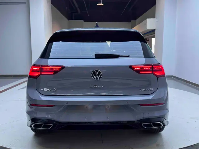 Volkswagen Golf 2023 280TSI DSG R-Line Lite — Фото автомобиля 3