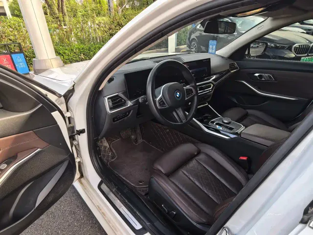 BMW i3 — Фото автомобиля 11