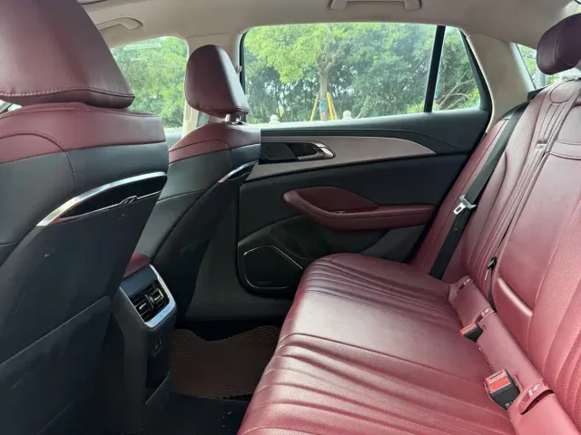 Hongqi H5 — Фото автомобиля 6