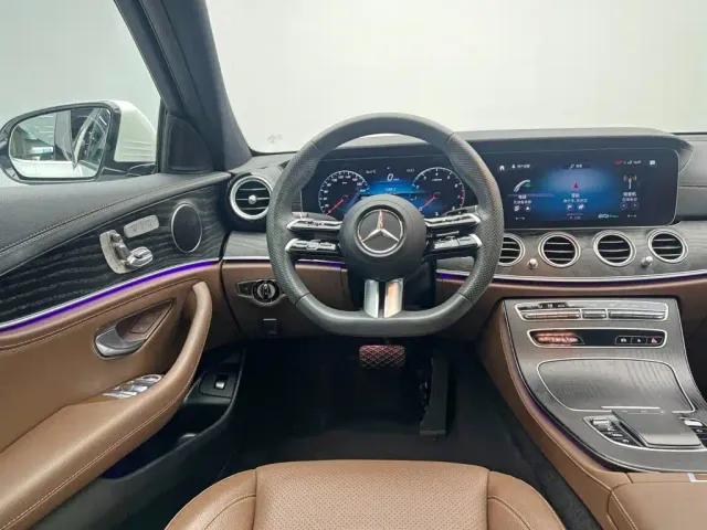 Mercedes-Benz E-Class — Фото автомобиля 19